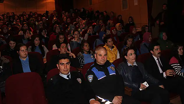 Karapınar'da sosyal medyanın doğru kullanımı anlatıldı