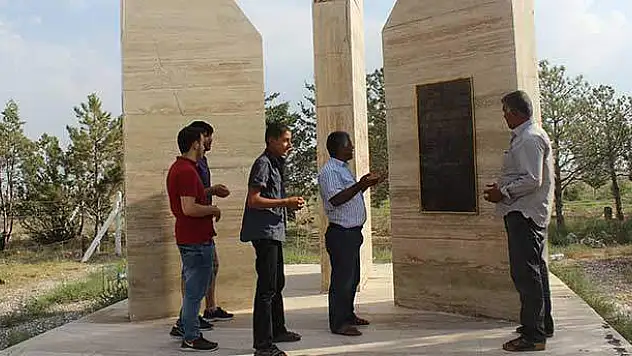 Karapınar'da sürücülerden Trafik Kurbanları Anıtı'na ilgi