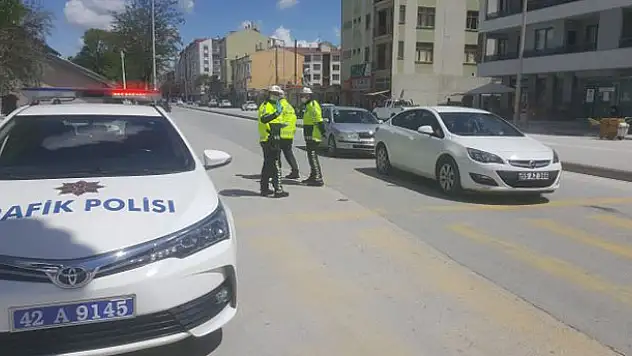 Karapınar'da sürücülere broşür dağıtıldı