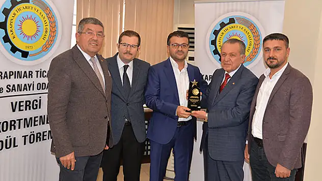 Karapınar'da vergi rekortmenleri plaketle ödüllendirildi