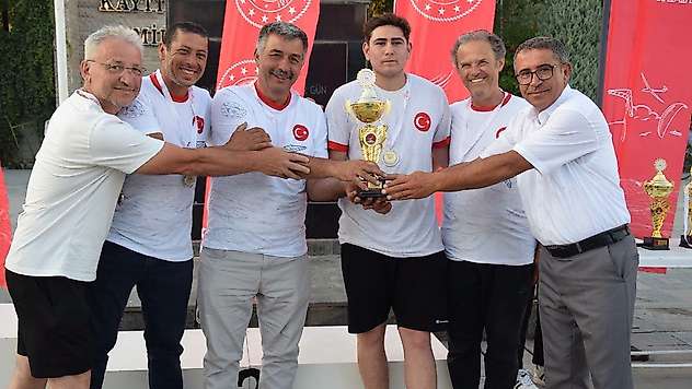 Karapınar'da XC Open Yamaç Paraşütü Yarışmasında dereceye girenlere ödülleri verildi