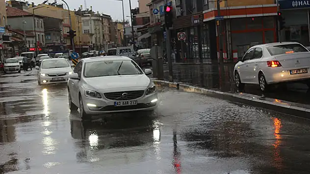 Karapınar'da yağmur etkili oldu