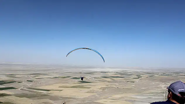 Karapınar'da yamaç paraşütü yarışması sona erdi
