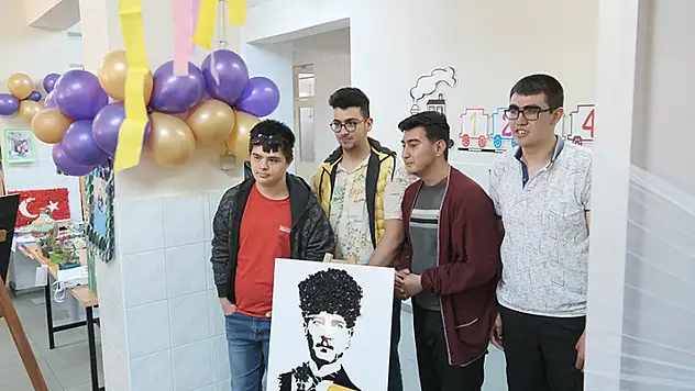 Karapınar'da yıl sonu sergisi açıldı
