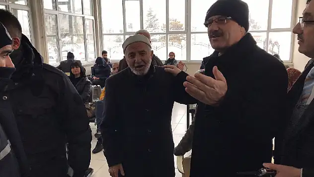 Karapınar'da yolda mahsur kalanlara çorba ikramı
