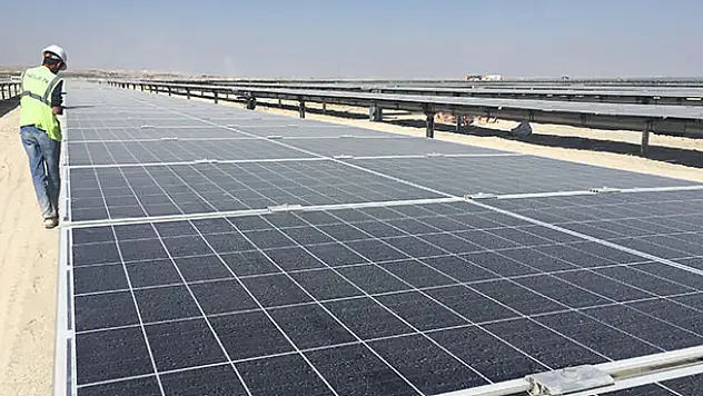 Karapınar GES'te 4 megavatlık enerji şebekeye aktarılıyor