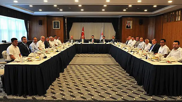 Karapınar heyeti Bakan Kurum'u ziyaret etti