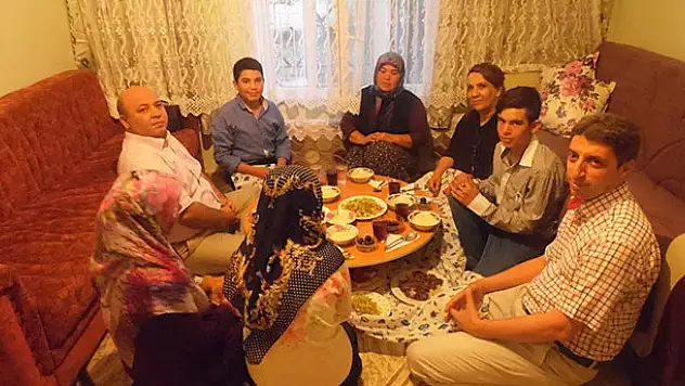 Karapınar Kaymakamı Karaca Vatandaşın evinde iftar yaptı