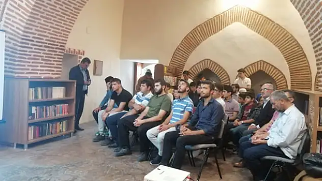 Karapınar millet kıraathanesinde 'Peygamber Efendimiz' konulu söyleşi