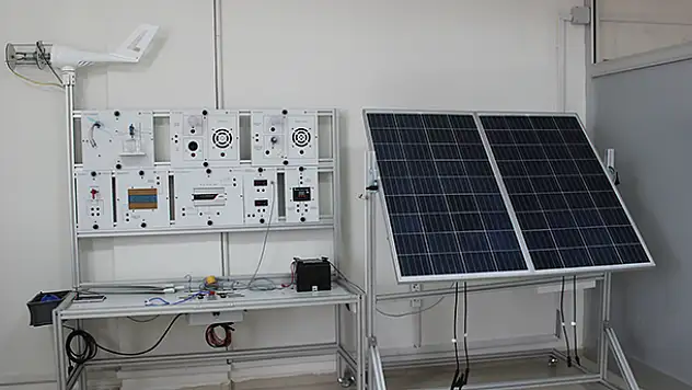 Karapınar MYO, hem elektrik üretiyor hem de ara eleman yetiştiriyor