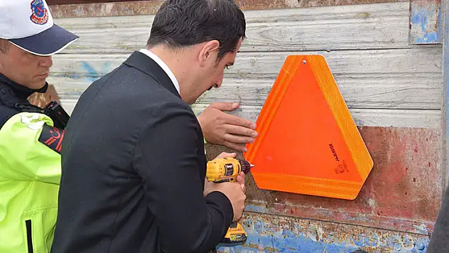 Karapınar'da çiftçilere reflektör dağıtıldı