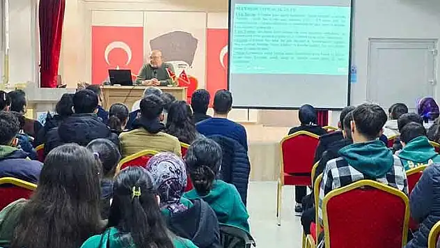 Karapınar'da lise öğrencileriyle bilim söyleşisi