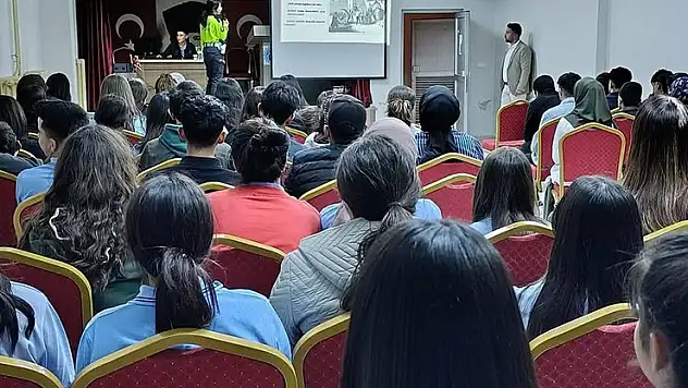 Karapınar'da öğrenciler güvenlik trafik için bilgilendirildi