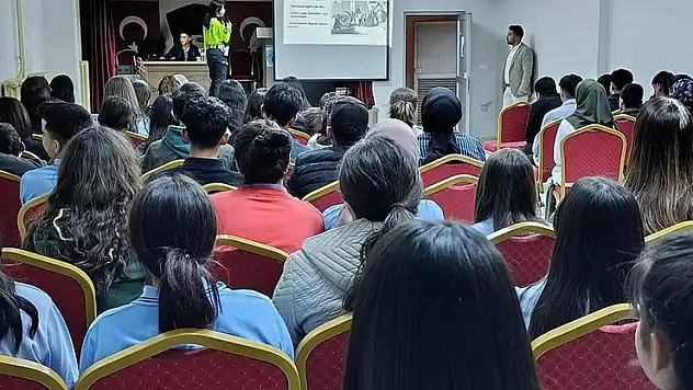 Karapınar'da öğrenciler güvenlik trafik için bilgilendirildi