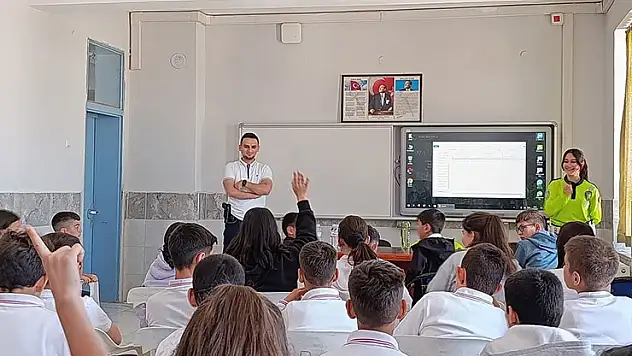 Karapınar'da öğrencilere trafik güvenliği semineri verildi