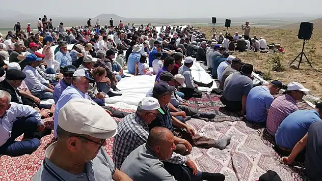 Karapınar'da yağmur duasına çıkıldı