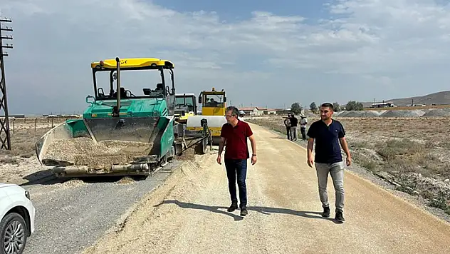 Karapınar'da yol genişletme çalışmaları yapılıyor