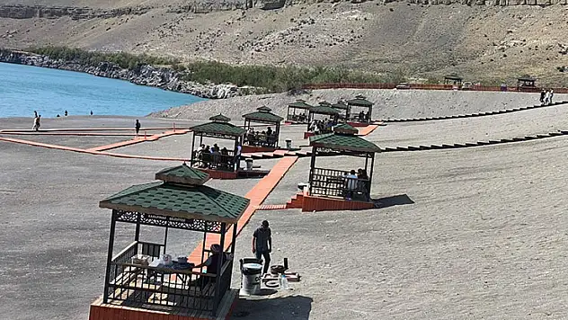 Karapınar'ın gözdesi Acıgöl'e bayramda ziyaretçi akını