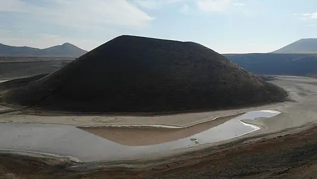 Karapınarlı öğrenciler Meke Gölü'nde iklim değişikliğini araştırdı
