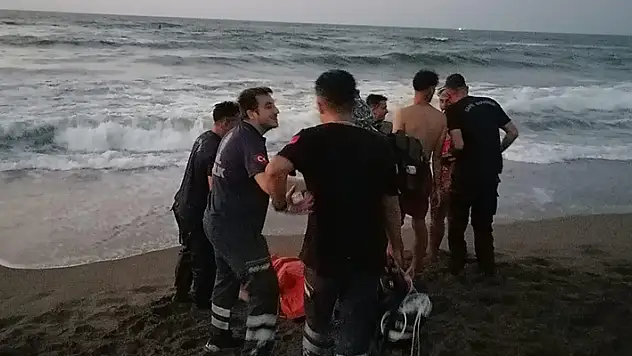 Karasu'da dalgalara kapılan 2 kişi boğuldu