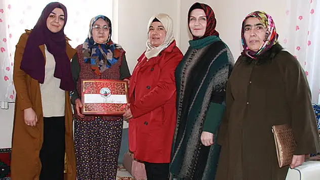 Karatay Beledesi kadın meclisi ihtiyaç sahipleri ile yardımı buluşturuyor