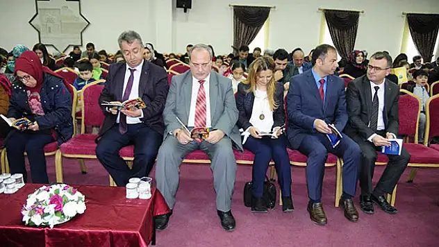 Karatay Belediye Başkanı Hançerli, öğrencilerle kitap okudu