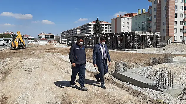 Karatay Belediye Başkanı Hasan Kılca, ilçede yapımı süren yatırımları inceledi