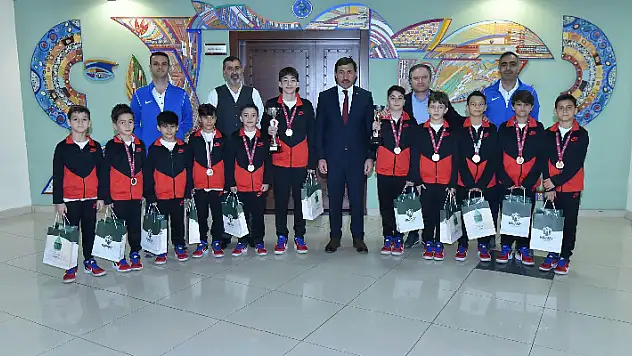 Karatay Belediye Başkanı Hasan Kılcı, cimnastikçi sporcuları ağırladı
