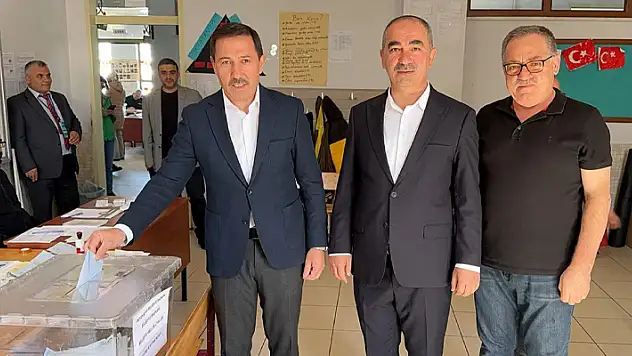 Karatay Belediye Başkanı Kılca, oyunu kullandı 