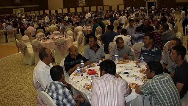 Karatay Belediyesi ailesi iftarda bir araya geldi