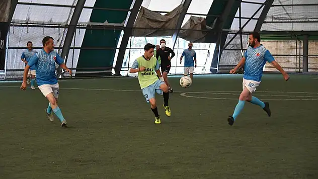 Karatay Belediyesi birimler arası futbol turnuvası başladı
