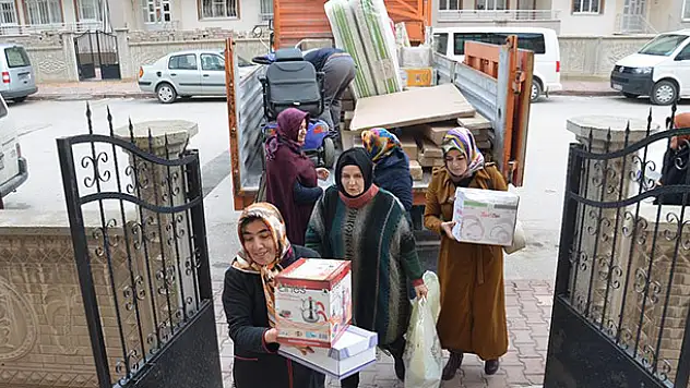 Karatay Belediyesi evi yanan ailelerin yanında
