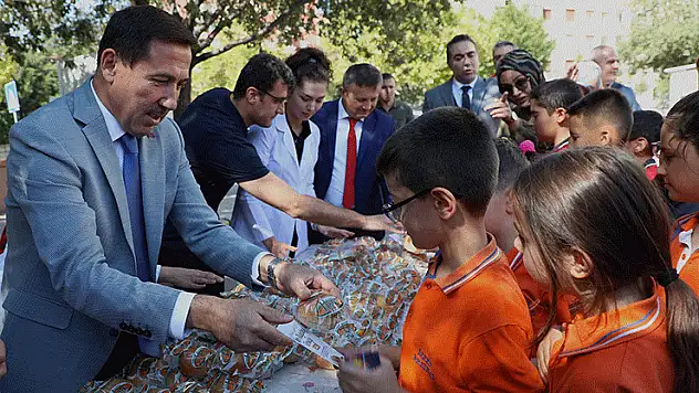 Karatay Belediyesi, Halk Sağlığı Haftası'na tam buğday ekmeği standı ile katkı sağladı
