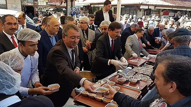Karatay Belediyesi hoşaf ve ekmek ikram etti
