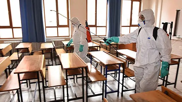 Karatay Belediyesi, ilçedeki tüm okulları dezenfekte ediyor