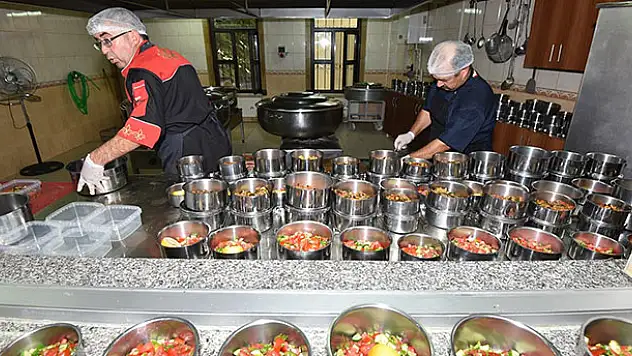 Karatay Belediyesi'nden 90 bin vatandaşa aşevi hizmeti