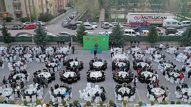 Karatay Belediyesi personeli iftar yemeğinde bir araya geldi