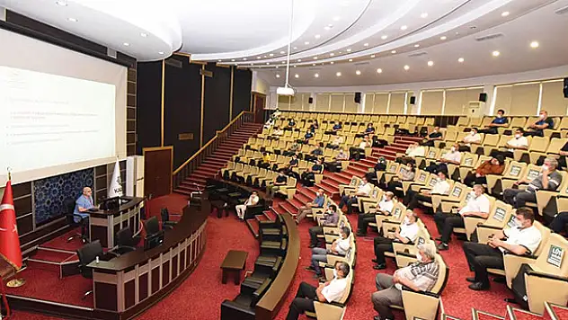 Karatay Belediyesi personeline kovid-19 eğitimi