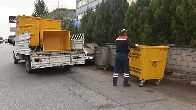 Karatay Belediyesi, sanayilerdeki endüstriyel atıkları topluyor
