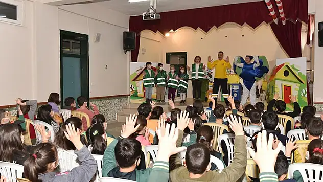 Karatay Belediyesi tiyatro oyunu ile sıfır atıkta farkındalık oluşturuyor
