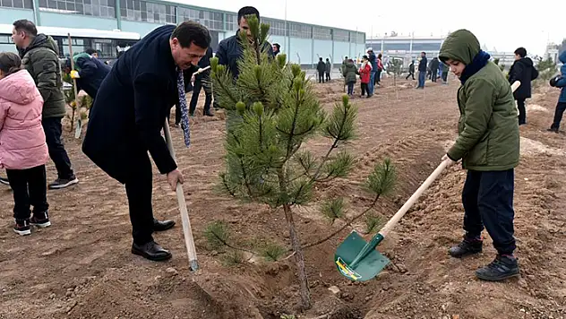 Karatay Belediyesinden ağaç dikme etkinliği düzenlendi
