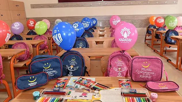 Karatay Belediyesinden eğitime tam destek! 10 bin minik, çanta ve kırtasiye hediyelerine kavuştu 