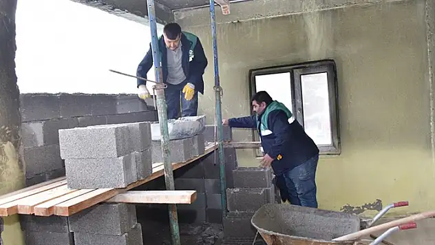 Karatay Belediyesinden evi yanan aileye destek
