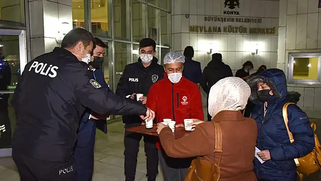 Karatay Belediyesinden geleneksel salep ikramı
