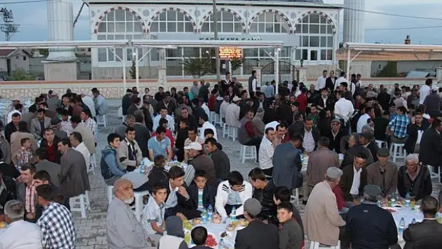 Karatay Belediyesinden iftar programı