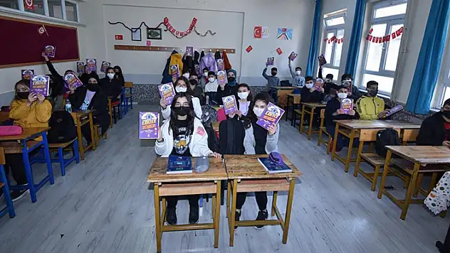 Karatay Belediyesinden öğrencilere 'Kariyer Rehberi Planlama' defteri
