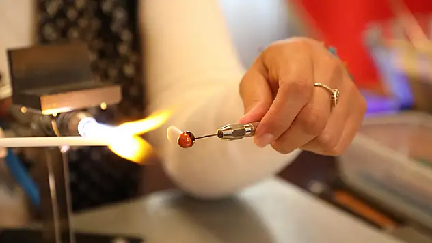 Karatay Belediyesinden ücretsiz cam işleme sanatı atölyesi
