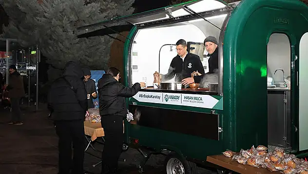 Karatay Belediyesinden vatandaşlara sıcak çorba ikramı