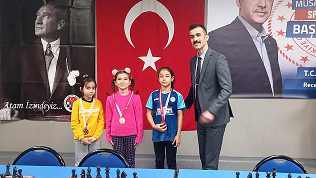 Karatay Belediyespor Kulübü Satranç Takımı'ndan önemli başarılar