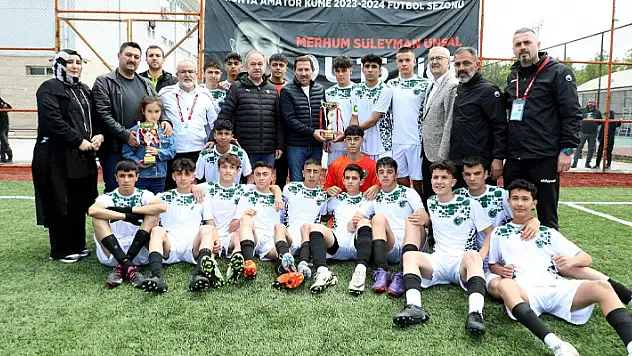 Karatay Belediyespor U15 Futbol Takımı, U15 Ligi'nde şampiyon oldu 